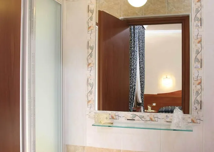 Hotel Chicago 2*