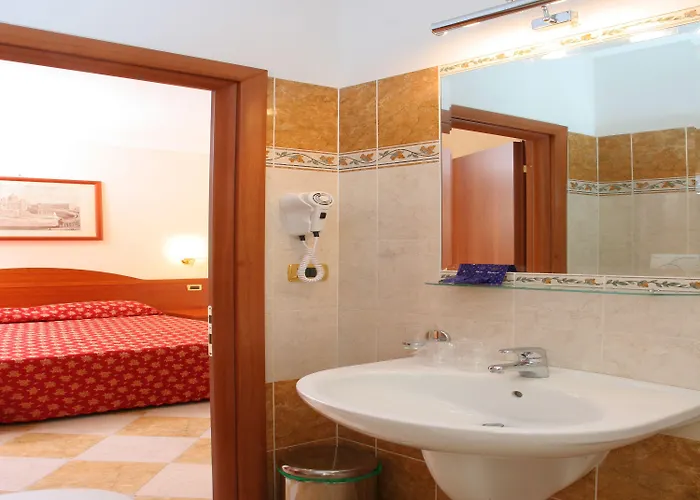 Chicago Hotel 2*