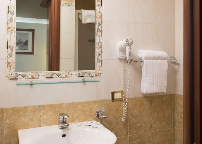Chicago Hotel 2*