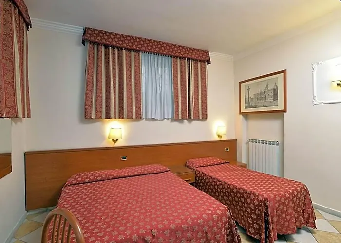 Hotel Chicago 2*